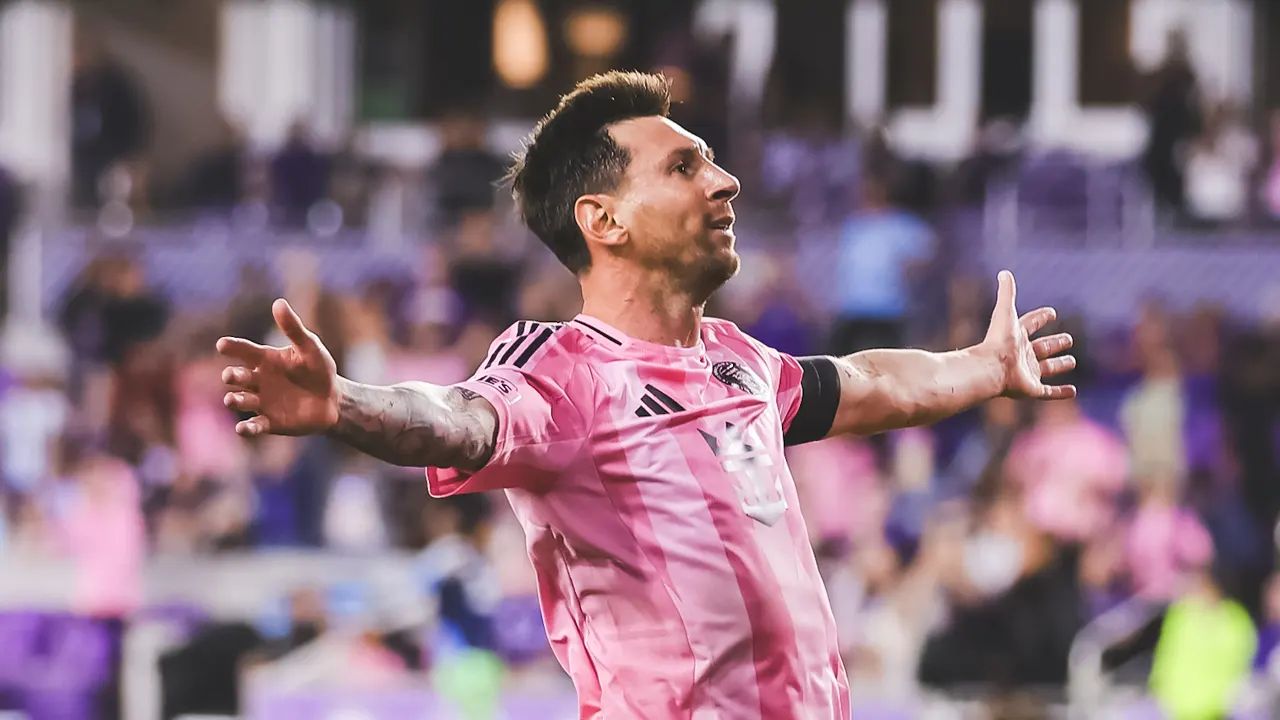 যে ইতিহাস ডাকছে মেসিকে